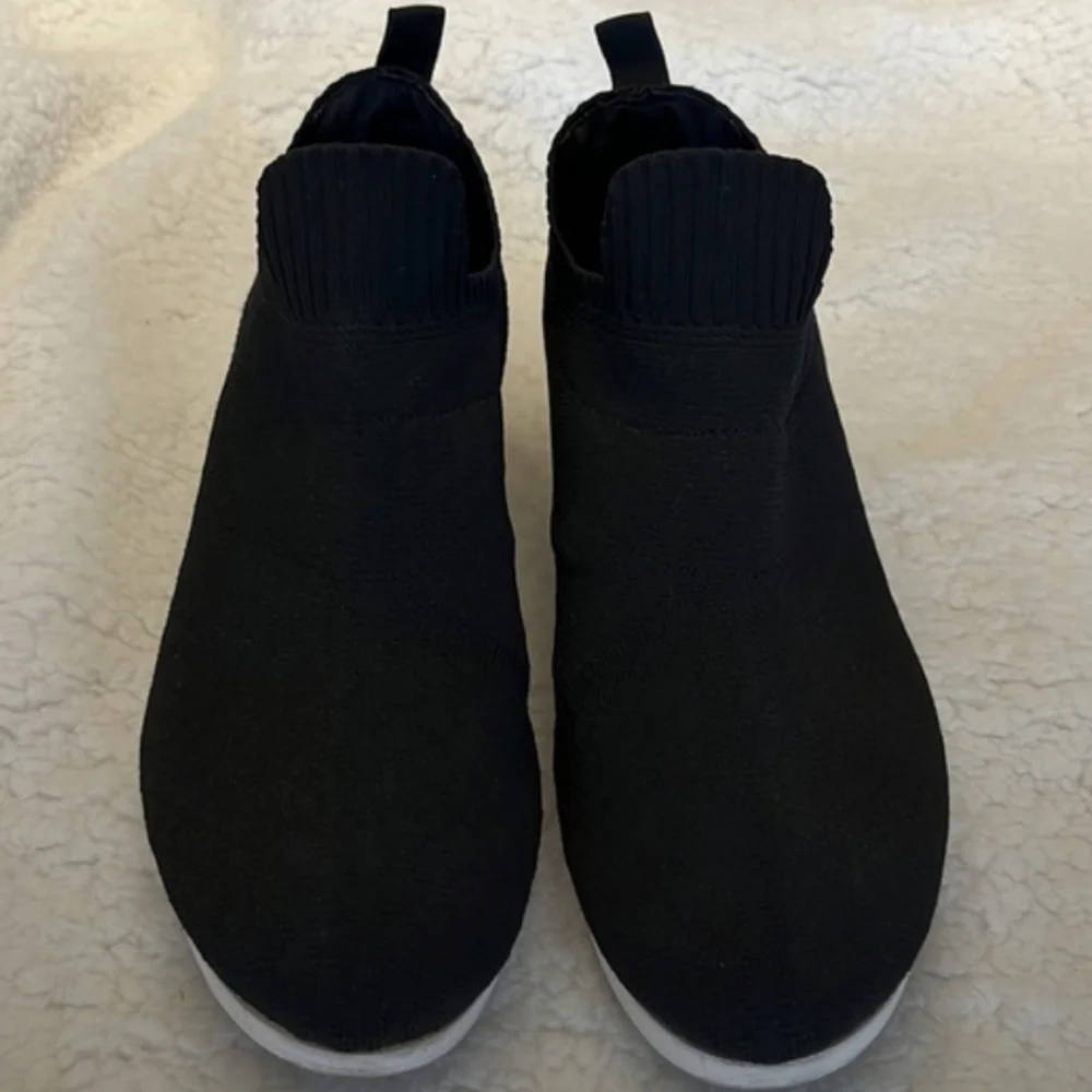 EUC DKNY slip on wedge sneaker shoes